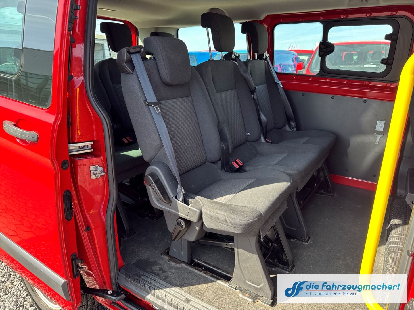 Fahrzeugabbildung Ford Transit Custom Kombi 300 L1 2.2 TDCi *8365