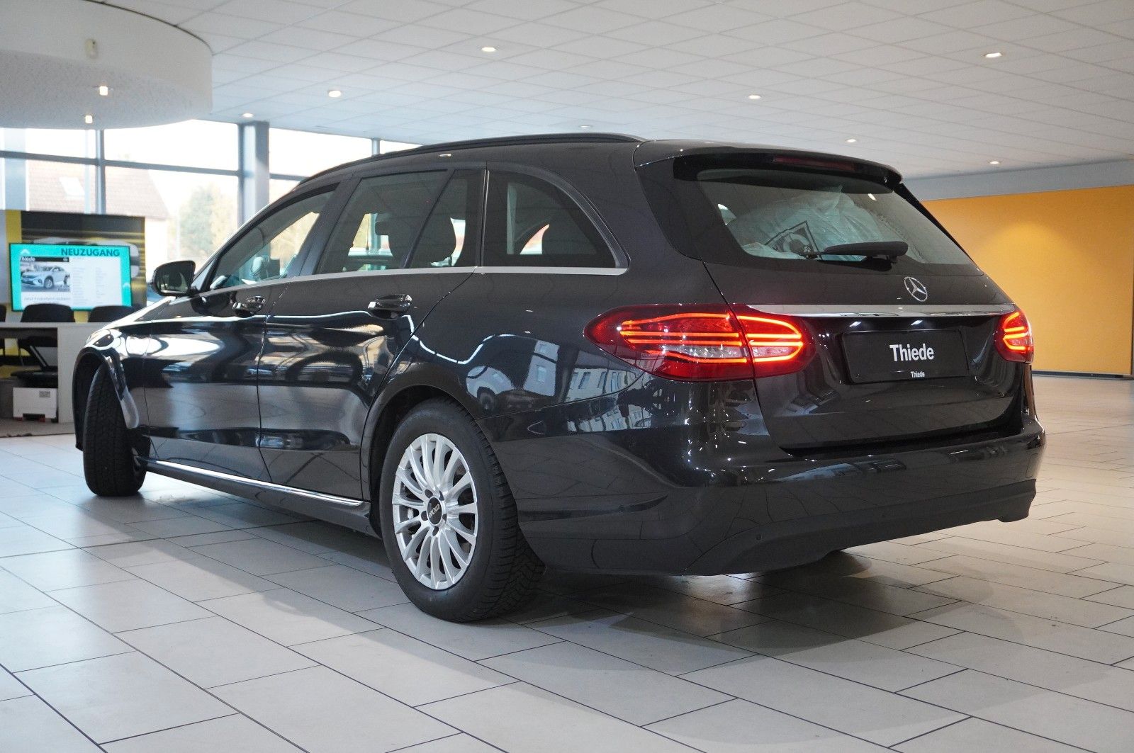 Fahrzeugabbildung Mercedes-Benz C 200D T BUSINESS NAVI/LED/KAMERA/SH/BURMESTER