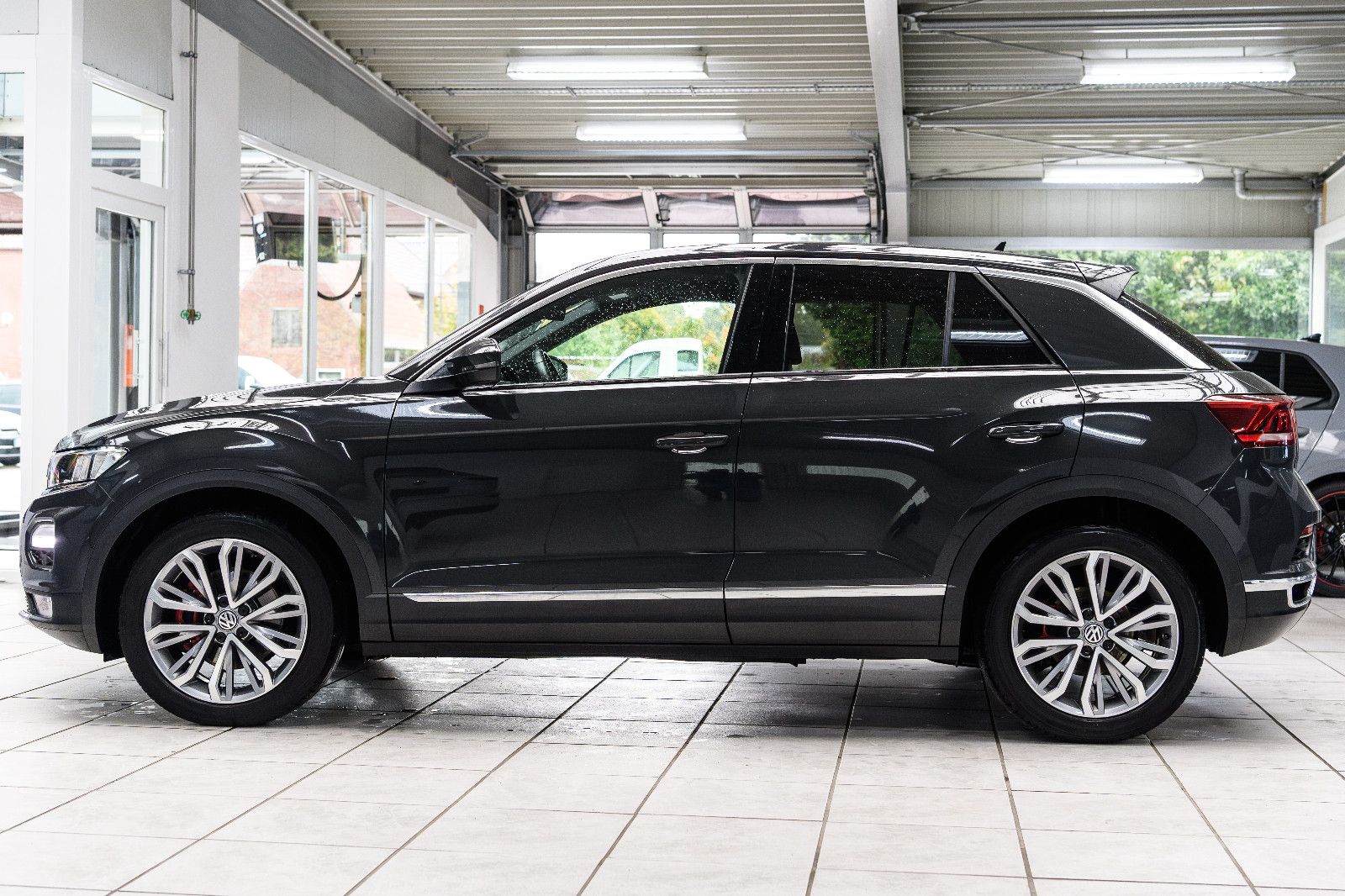 Fahrzeugabbildung Volkswagen T-Roc Sport 2.0 DSG 4Motion AHK SHZ ACC