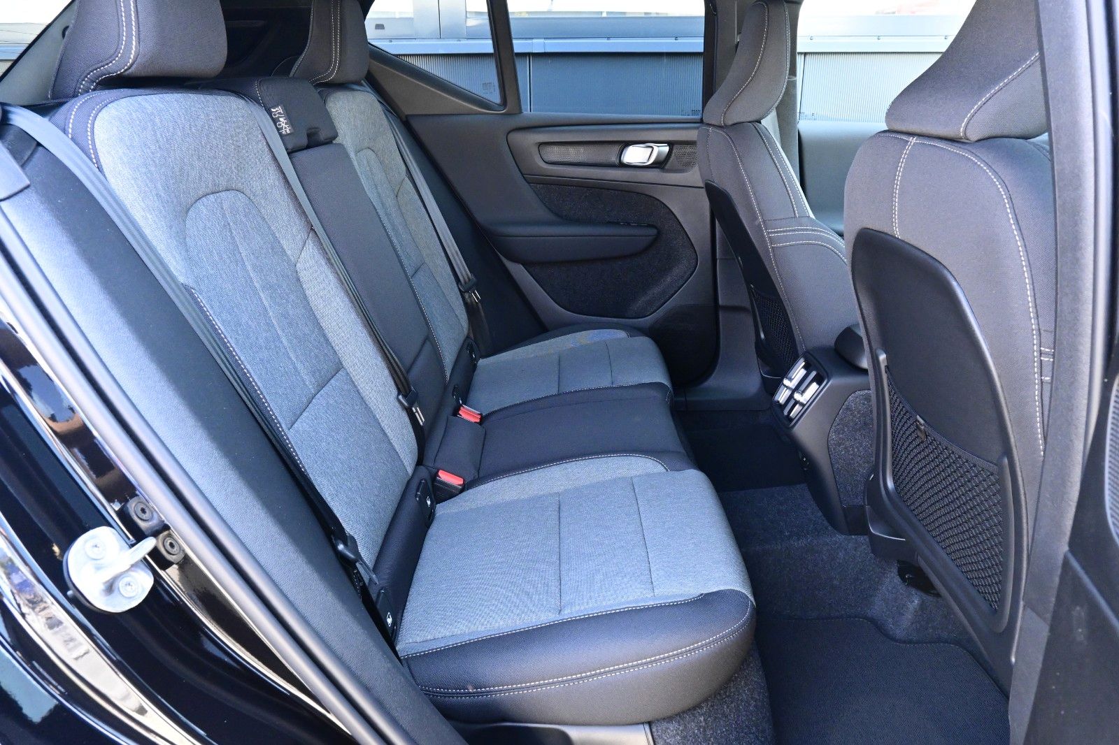 Fahrzeugabbildung Volvo XC40 B3 DKG Plus Black Edition*FSHZG*360°*ACC