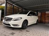 Mercedes-Benz B 180 -