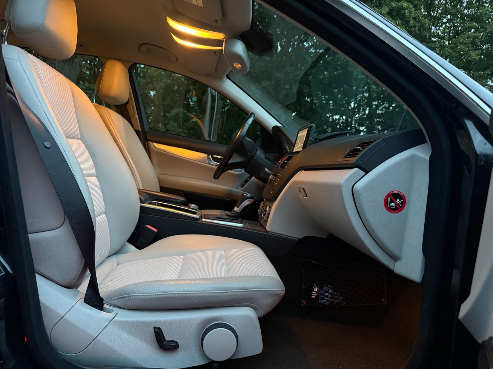 Mercedes-Benz C180 2009 — photo 16