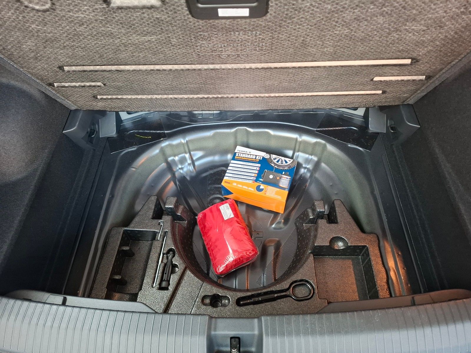 Fahrzeugabbildung Volkswagen T-Roc Life 1.0 TSI +Navi+Abg.Heckscheiben+Sitzh.
