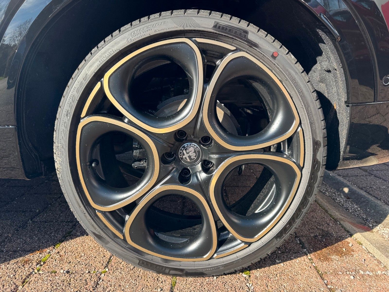 Fahrzeugabbildung Alfa Romeo INTENSA 360° PANORAMA MEMORY NAVI