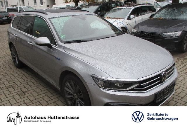 Volkswagen Passat Variant GTE MATRIX PANO AHK DCC LEDER