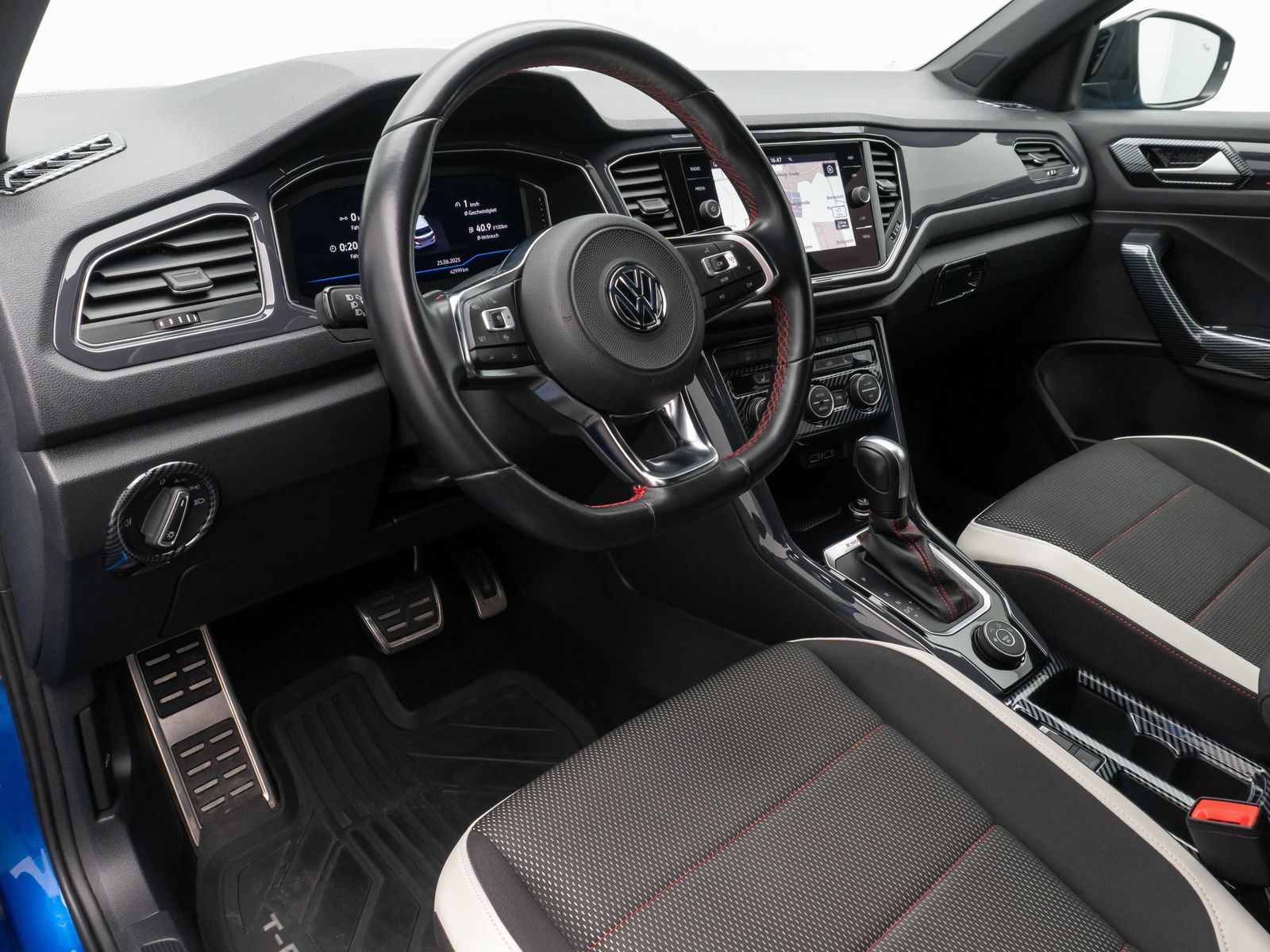 Fahrzeugabbildung Volkswagen T-Roc Sport 4Motion ACC Navi PDC AppleCar HiFi A