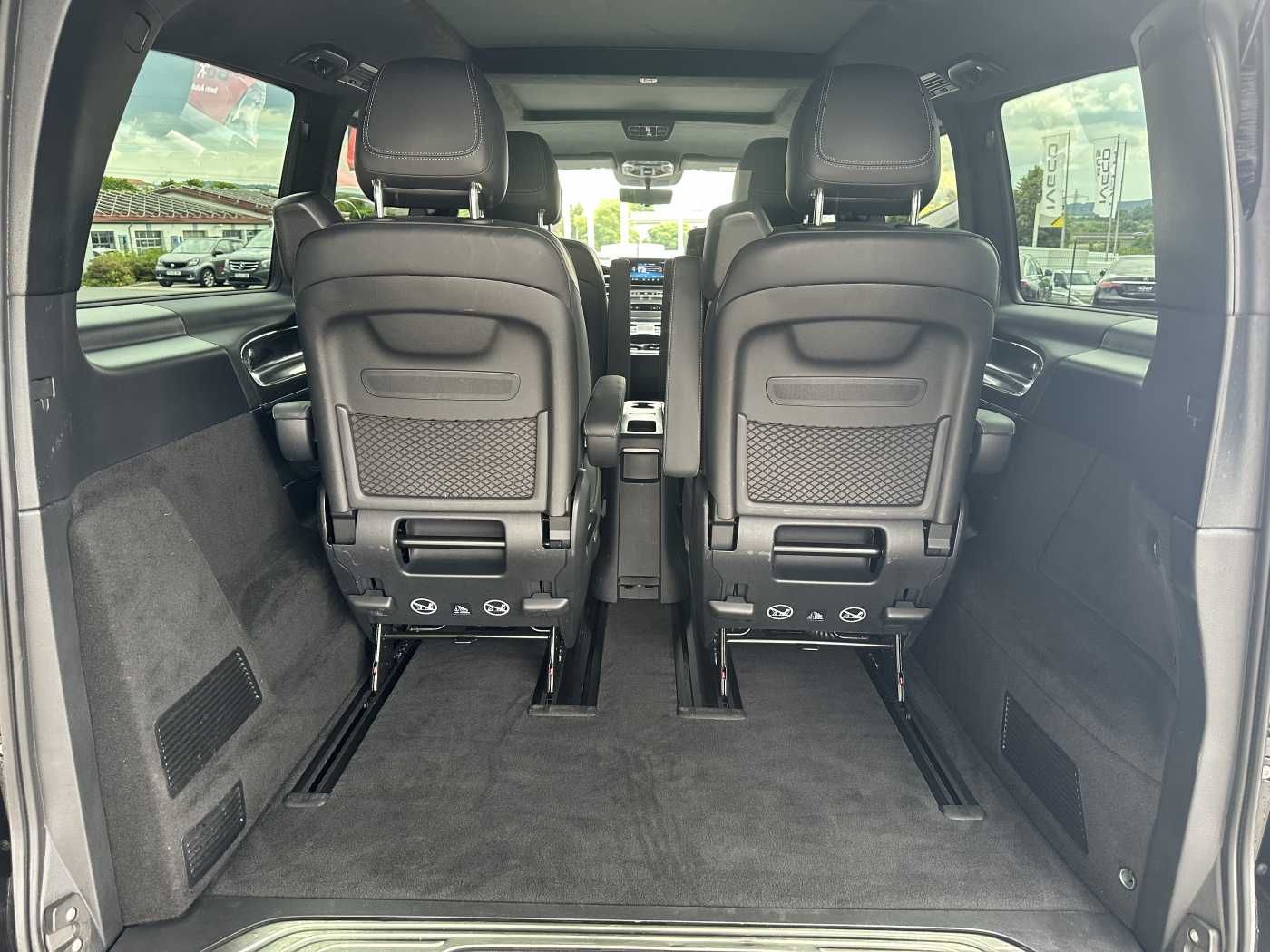 Fahrzeugabbildung Mercedes-Benz V 300 d 4MATIC EXCLUSIVE AMG Panorama DISTRONIC