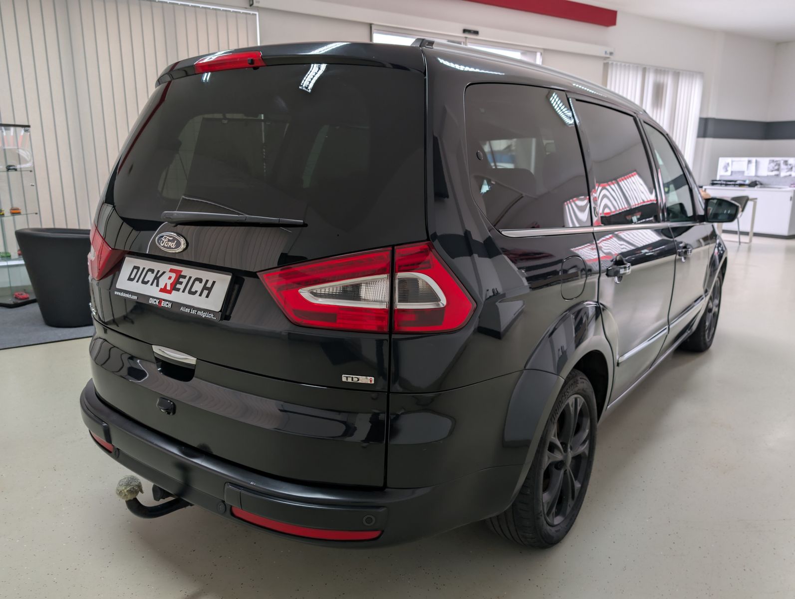 Fahrzeugabbildung Ford Galaxy Ghia 7-SITZ AHK PDC LEDER EURO5 KLIMA