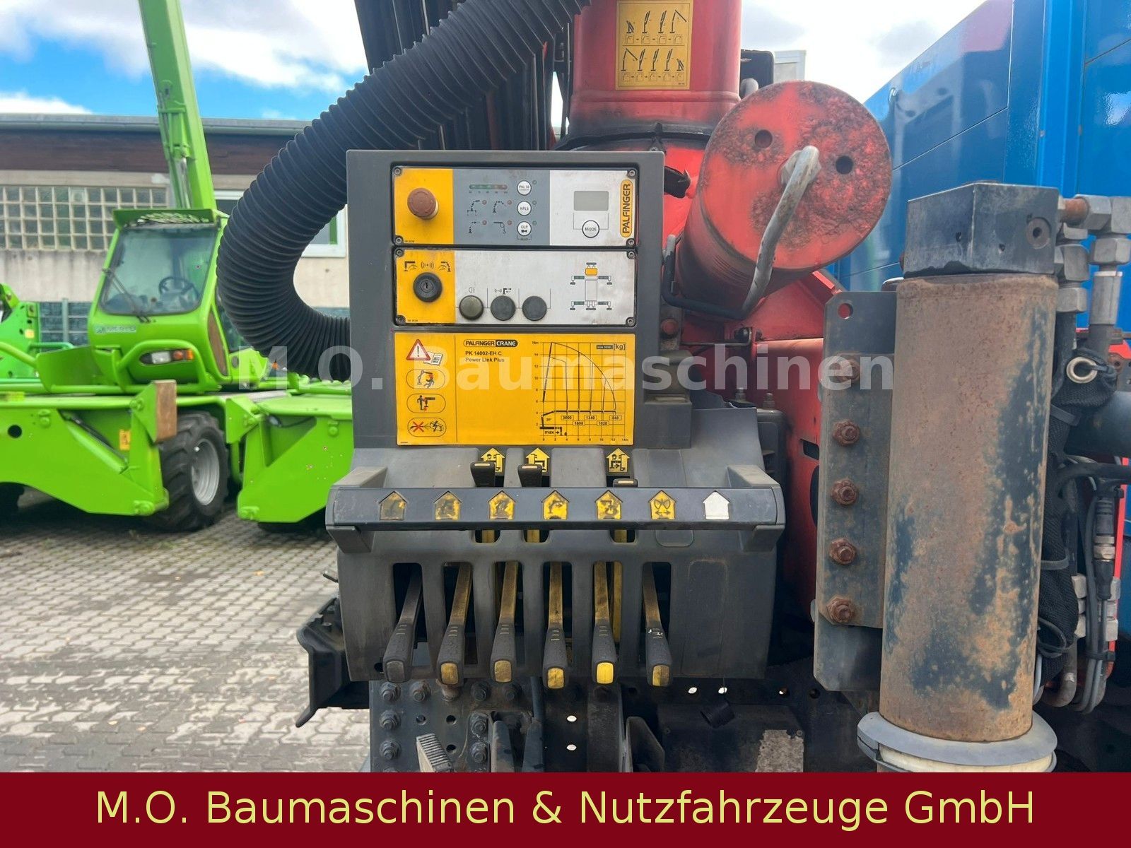 Fahrzeugabbildung Mercedes-Benz Arocs 2158 / Palfinger PK 14002