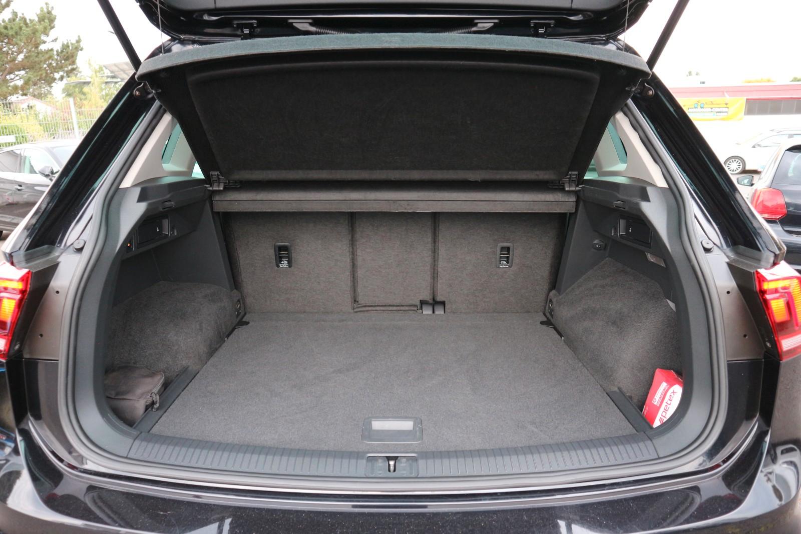 Volkswagen Tiguan 4Motion DSG Navi ACC PDC AHK CarPlay Spur