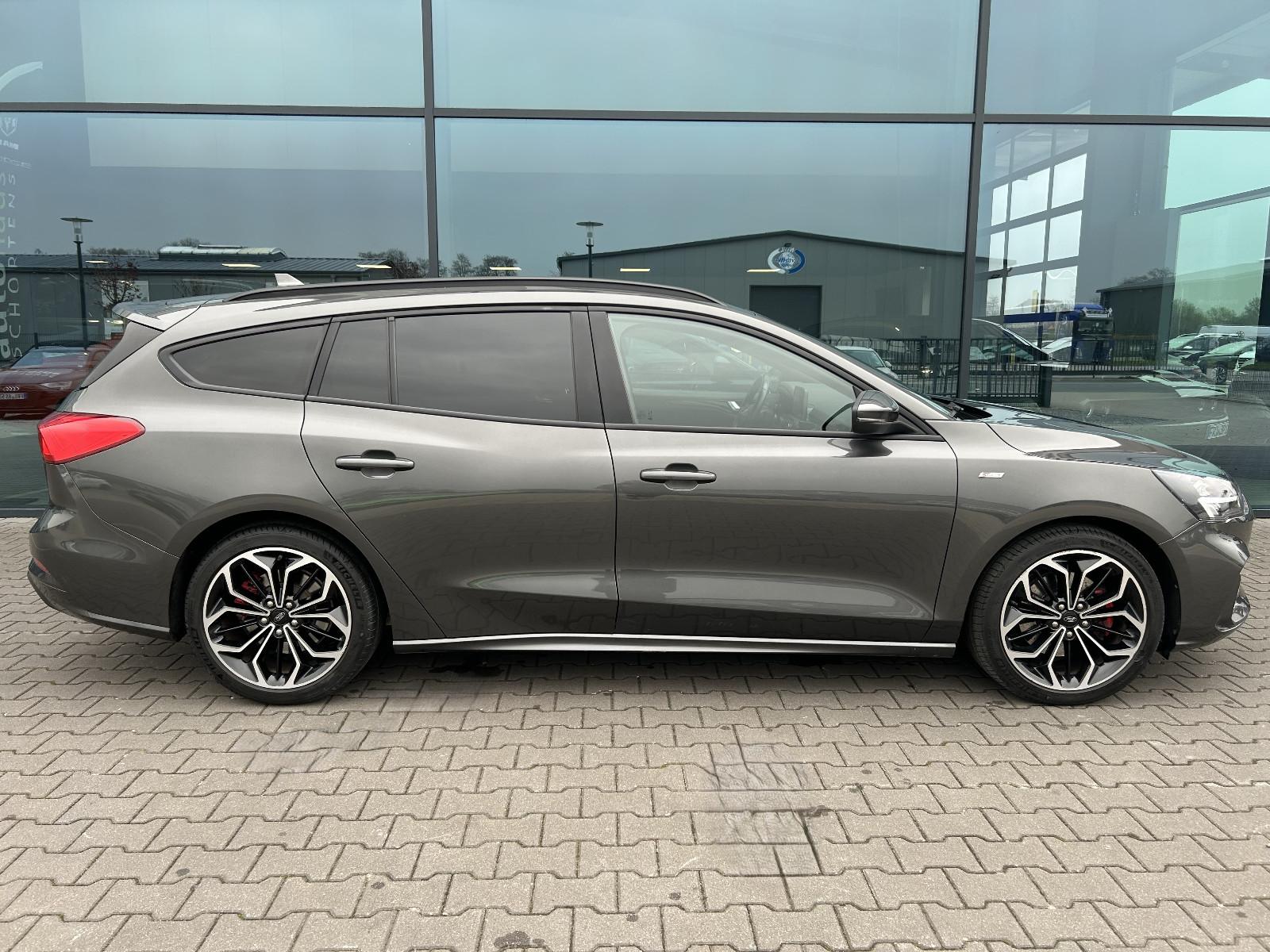 Ford Focus Turnier 1.5 ST-Line X *LED*APP*TEMP*SHZ*18