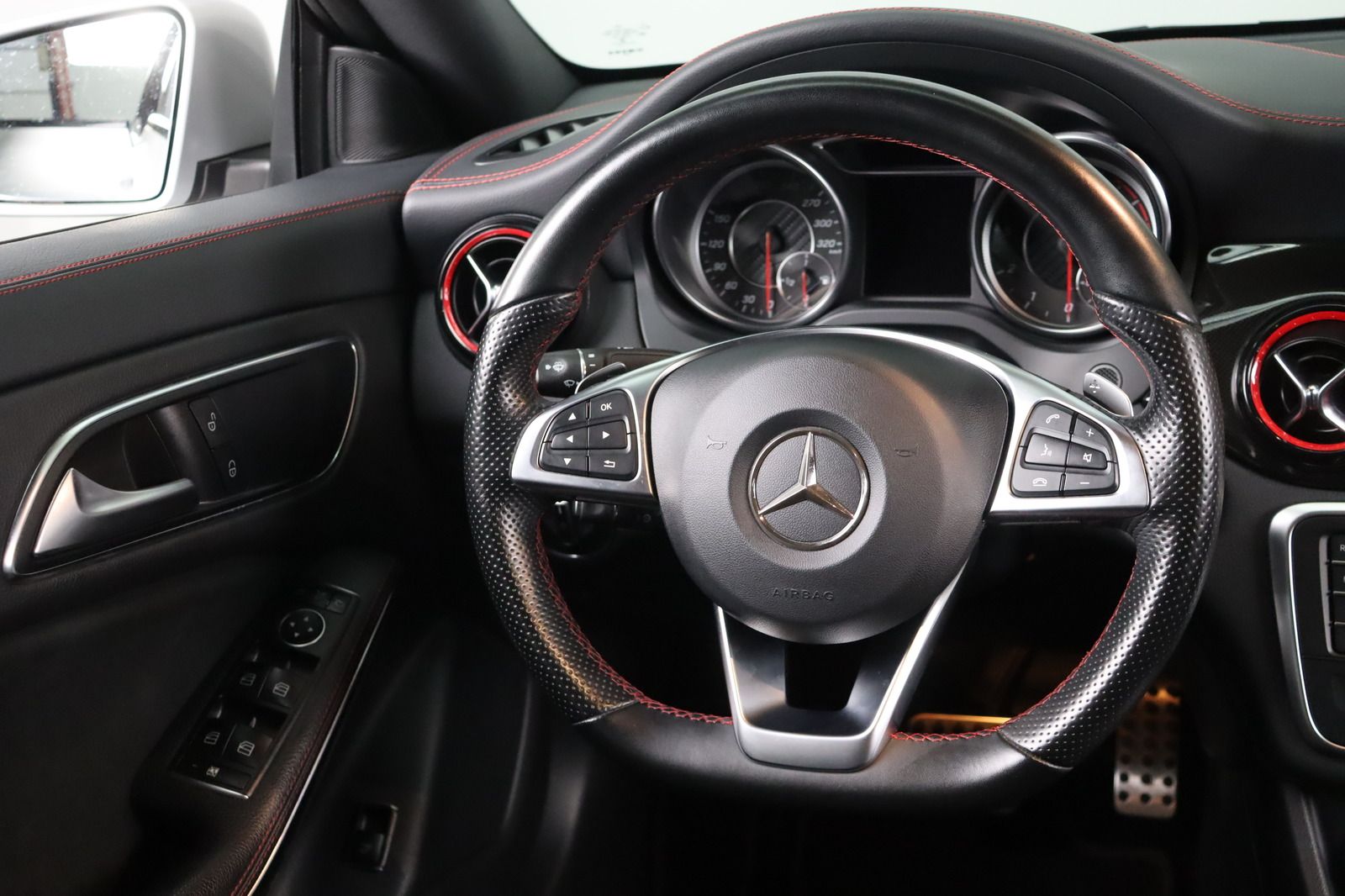 Fahrzeugabbildung Mercedes-Benz CLA 45 AMG 4Matic Coupe * Led * Navi * Alcantara