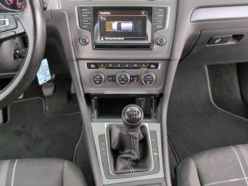 Volkswagen Golf - 6
