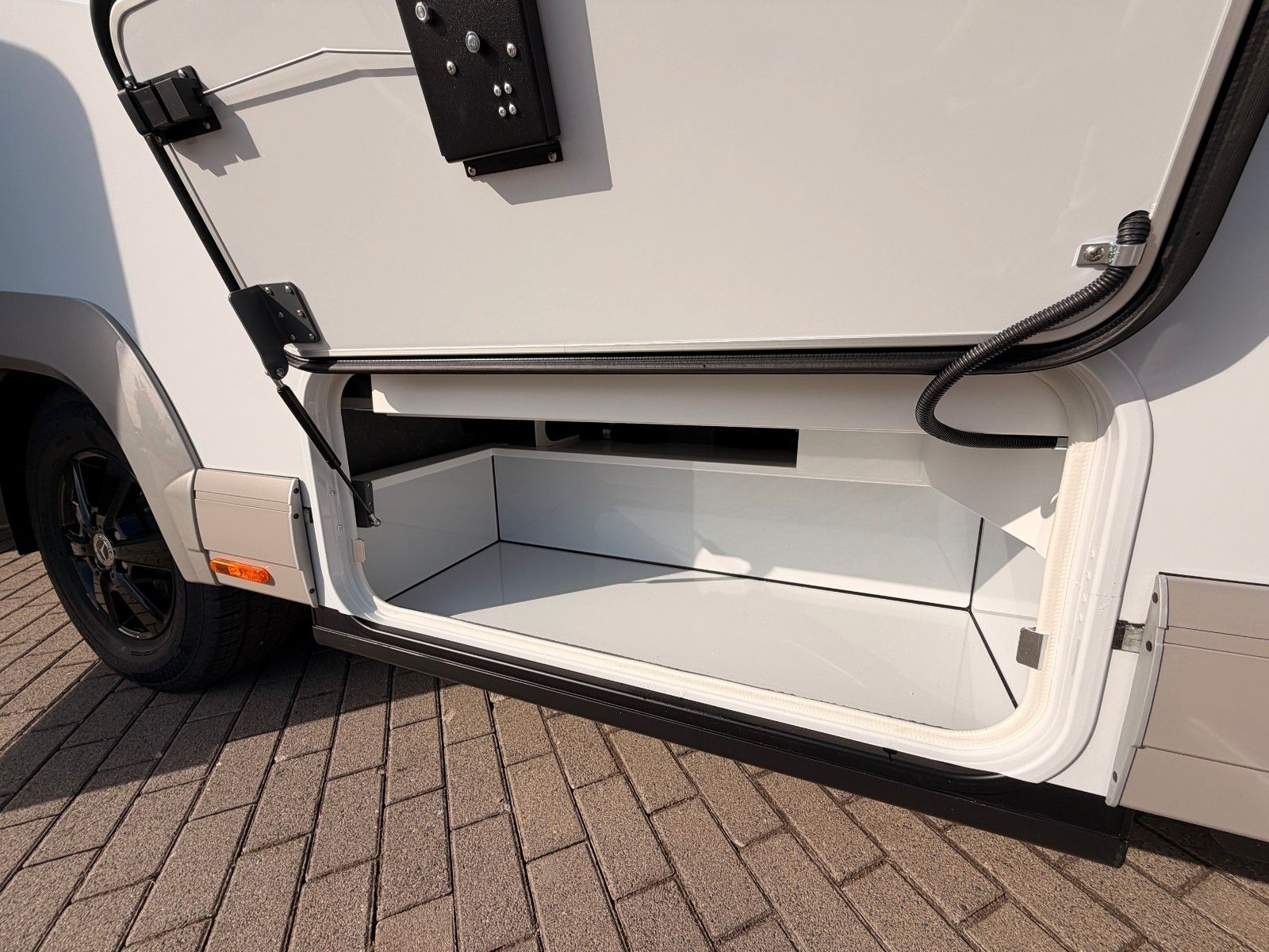 Fahrzeugabbildung Carthago chic c-line 5.0 QB L Queensbett Cortina