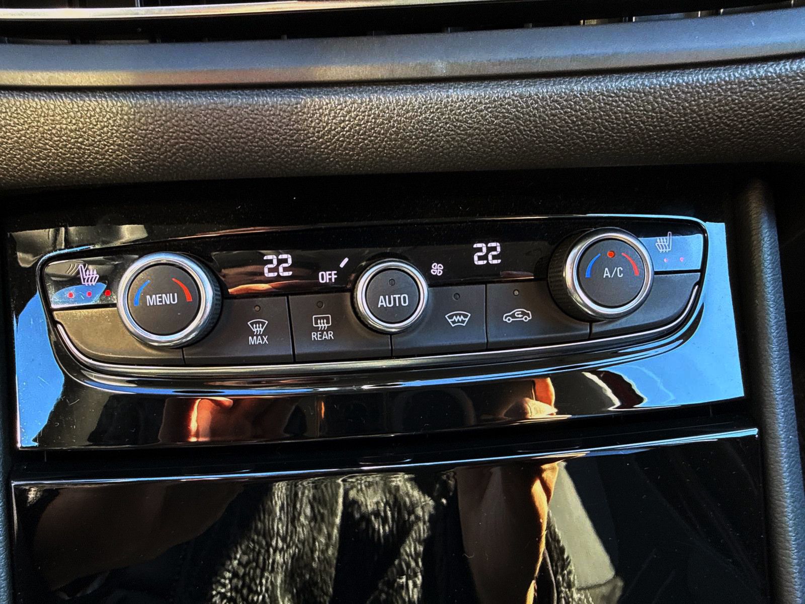 Fahrzeugabbildung Opel Grandland Ultimate PlugIn 1.6 Turbo ACC 360° AHK