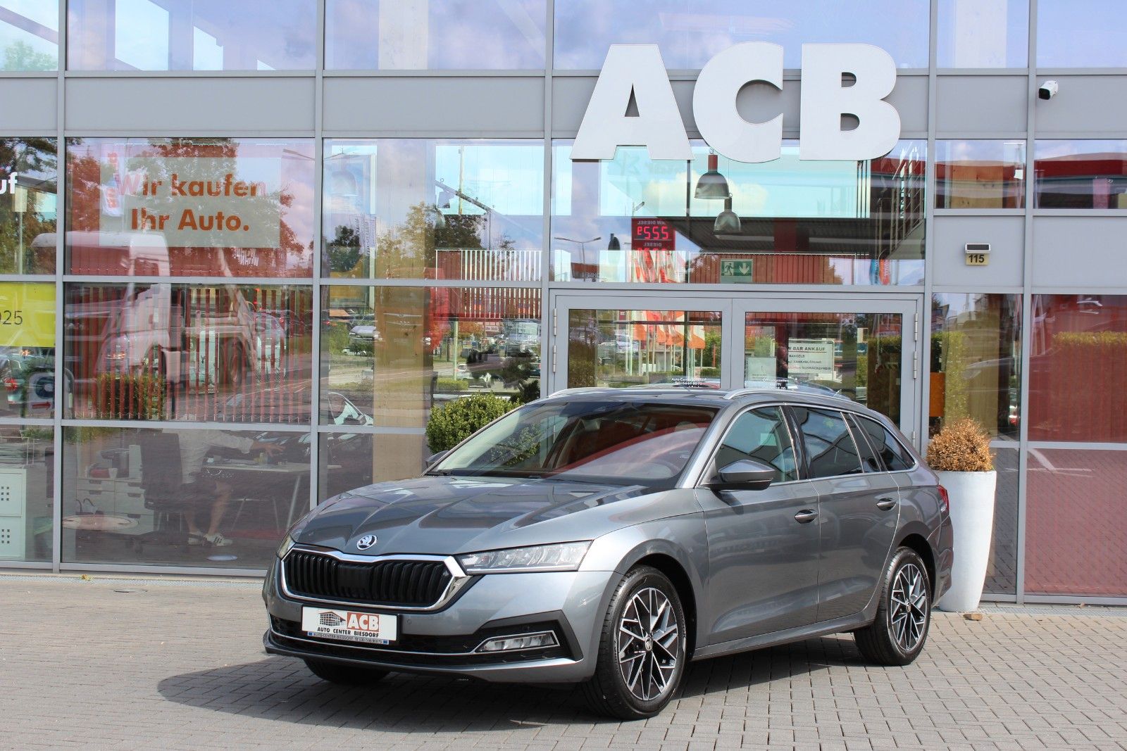 Skoda Octavia Combi 2.0 TDI DSG Style Columbus LED AHK