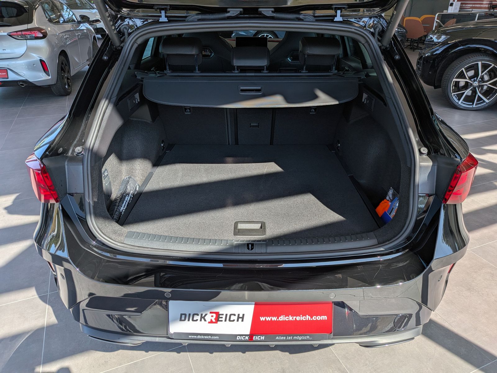 Fahrzeugabbildung CUPRA Leon 1.5 eTSI Dynamic-Edge-Paket Pano Cam AHK 18