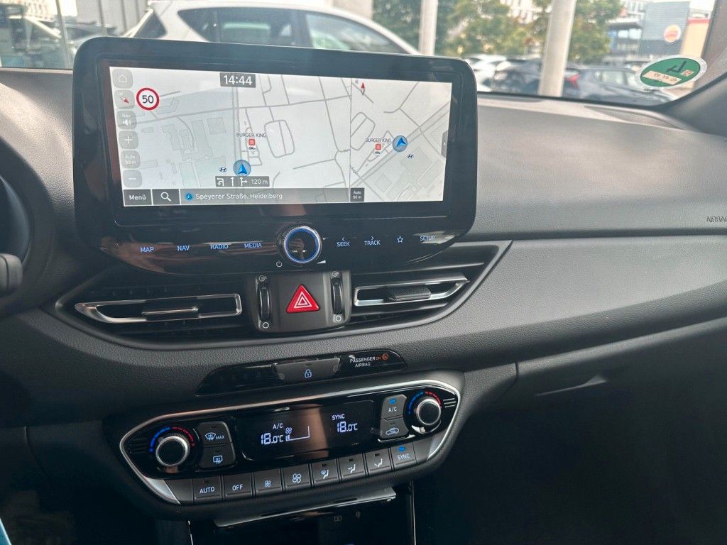Fahrzeugabbildung Hyundai i30 Advantage 1.0 T-GDI SH/PDC