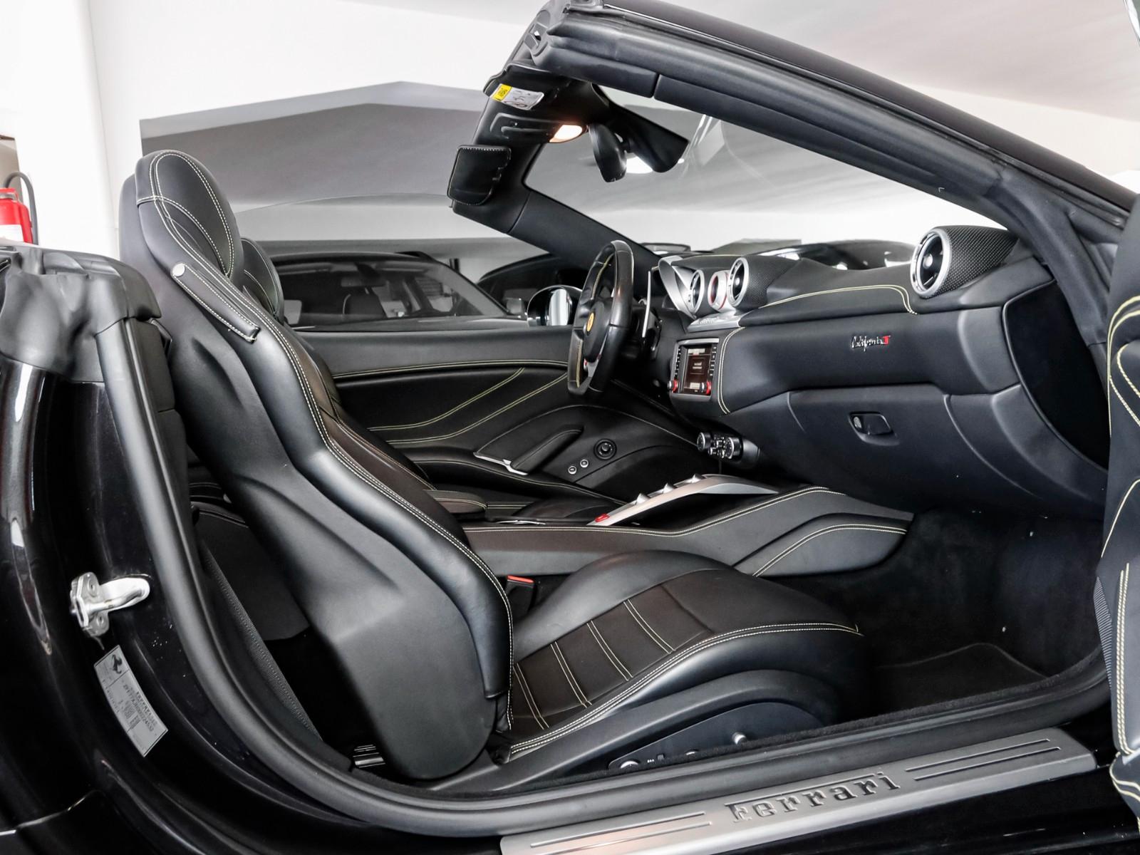 FERRARI CALIFORNIA T