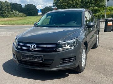 Volkswagen Tiguan - 1