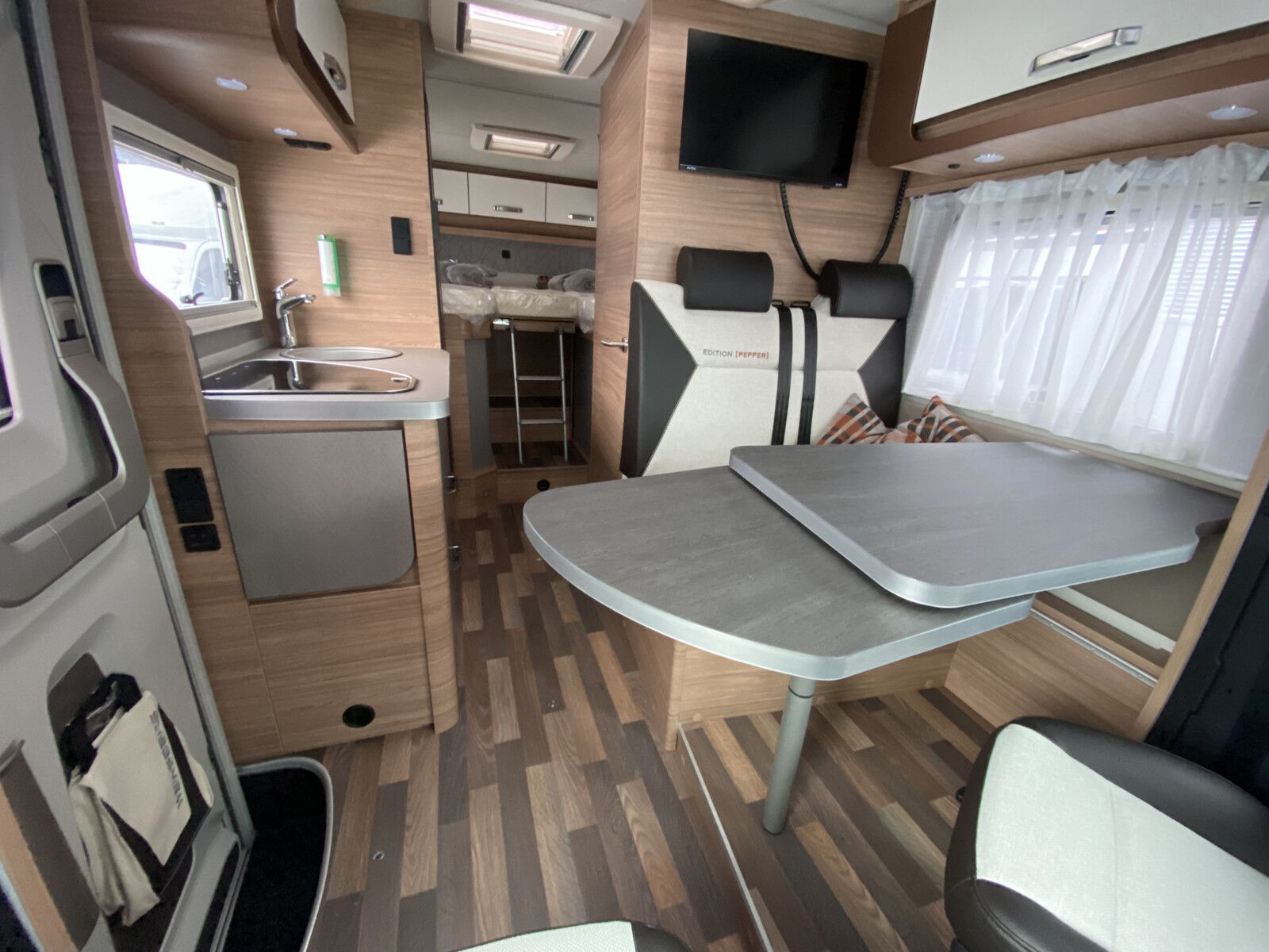 Fahrzeugabbildung Weinsberg CaraCompact MB EDITION PEPPER 640 MEG AT, MBUX