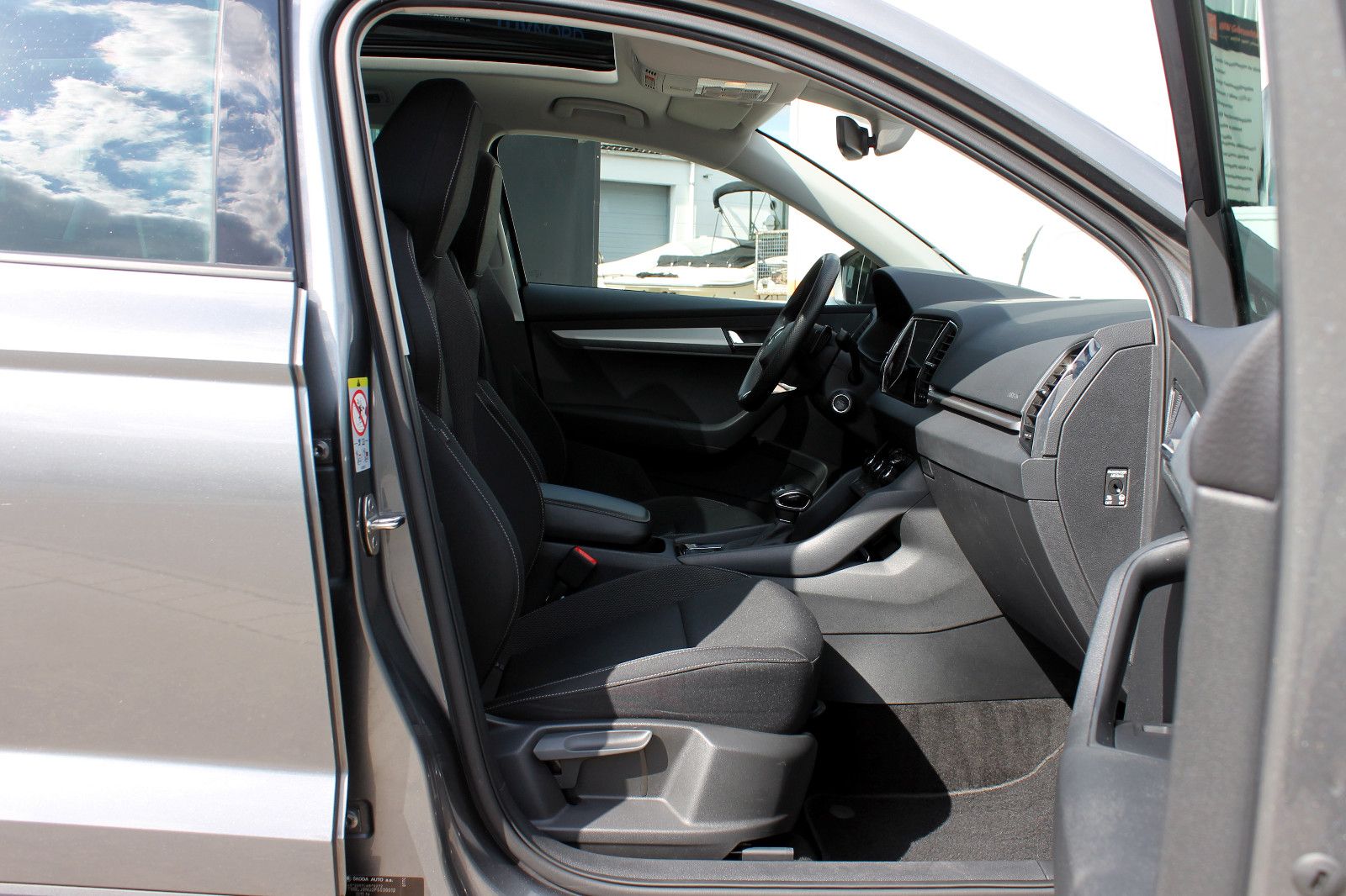 Fahrzeugabbildung SKODA Karoq Amb. 2.0 TDI 4x4 DSG ACC LED PANO KAM AHK