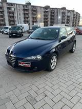 Alfa Romeo 147 1.9 JTD 120cv - blaue Alfa Romeo 147