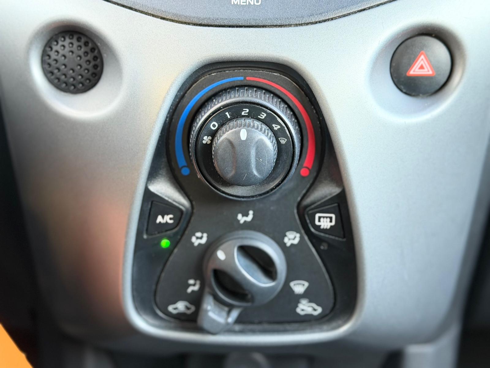 Toyota AYGO x-play *LED*BT*Klima*Tempomat*Lederlenkrad*