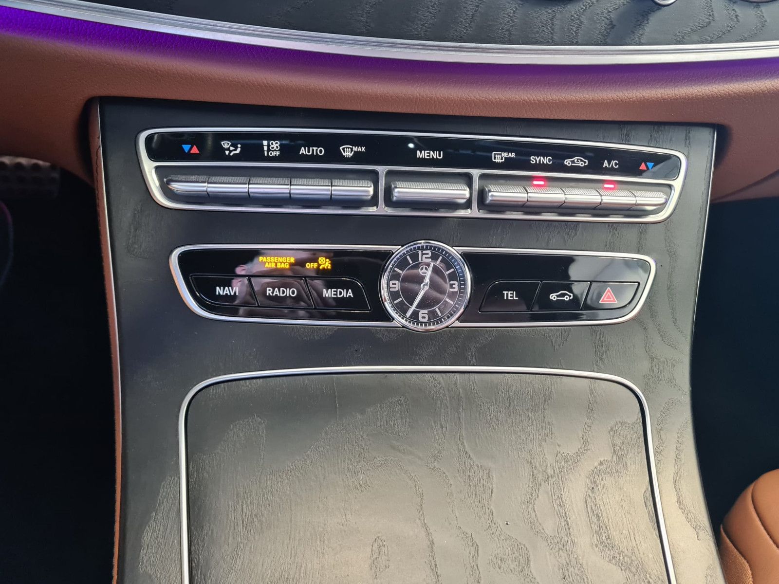 Fahrzeugabbildung Mercedes-Benz E 400 T-Modell 4Matic/ Multibeam / AHK / AMG