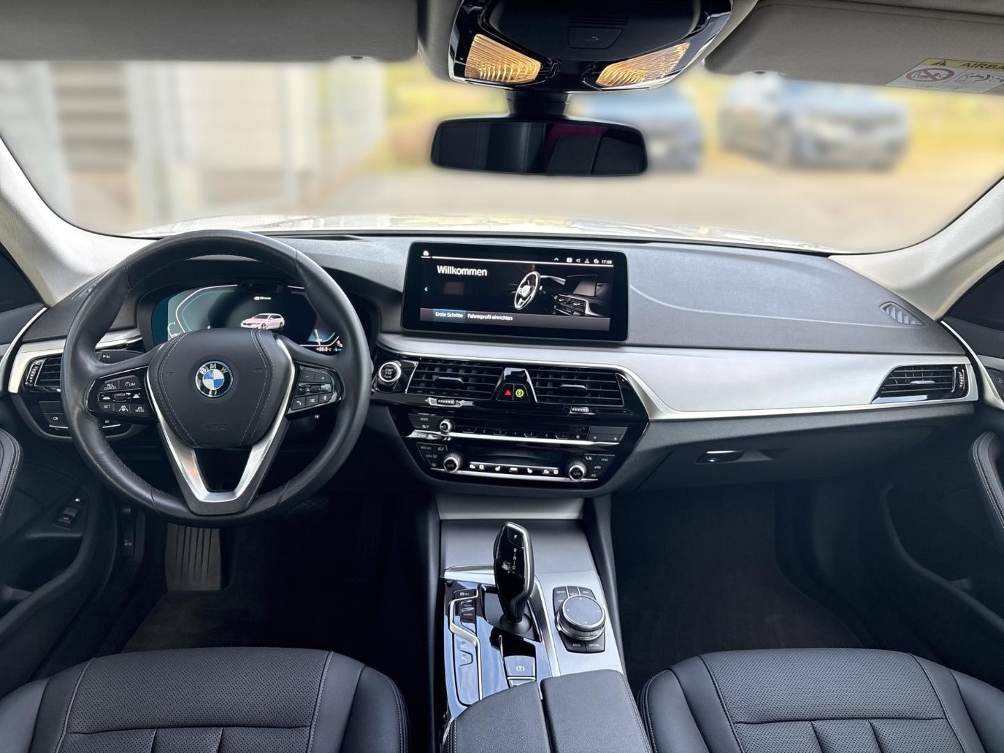BMW 530 e Touring Hybrid AHK Navi HeadUp DrivingAss