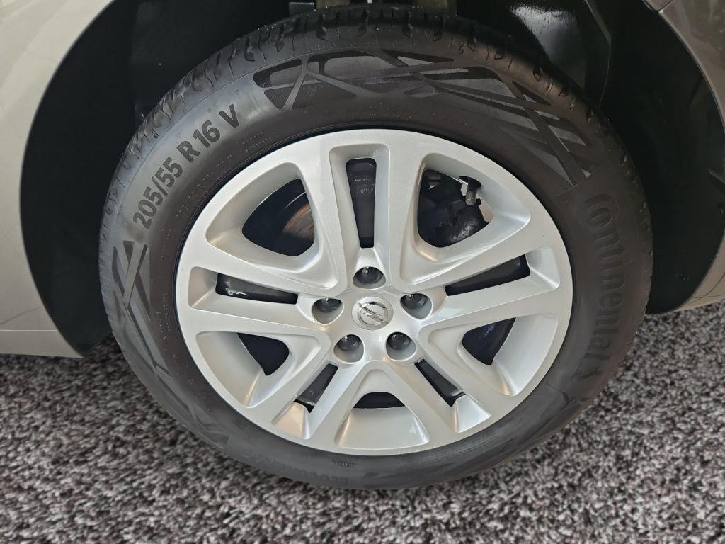 Fahrzeugabbildung Opel Astra 1.2 Turbo Start/Stop Edition