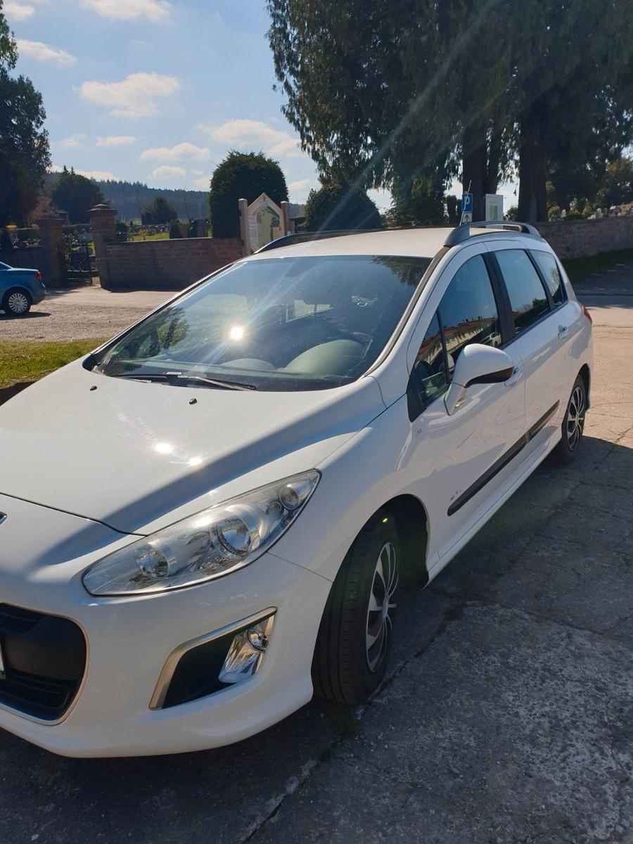 Peugeot 308 2012 — interior