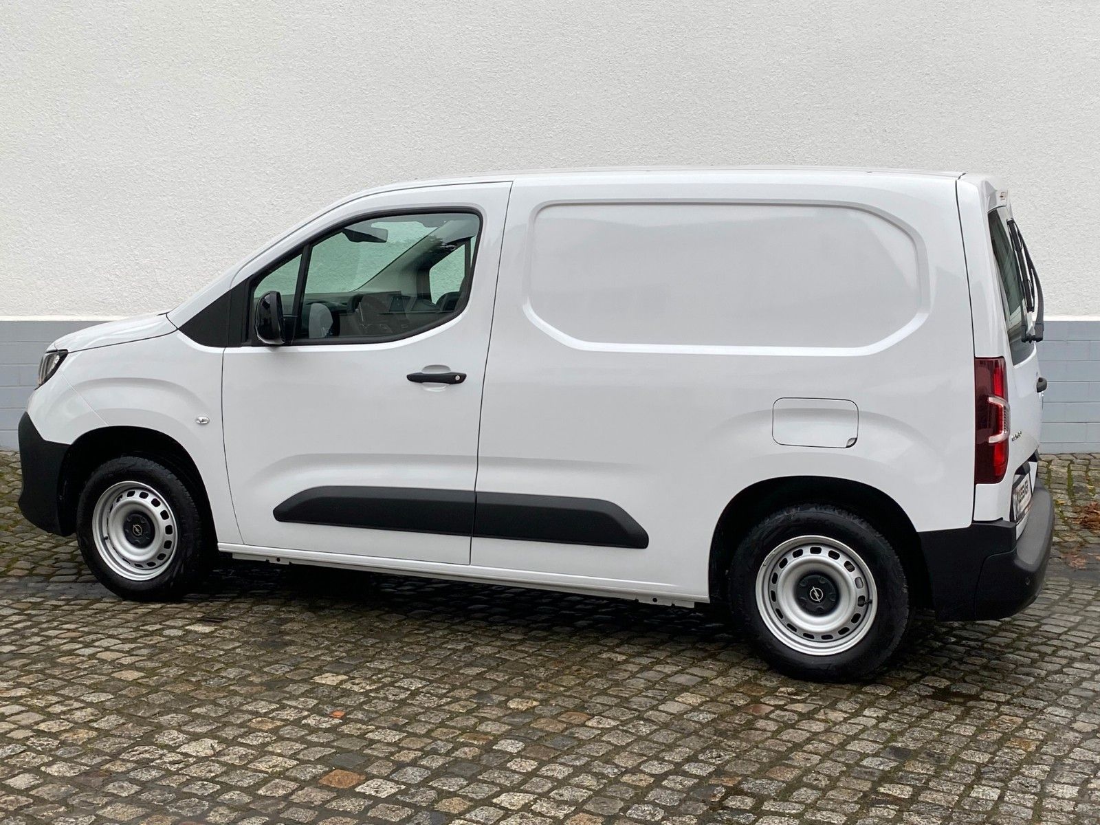 Fahrzeugabbildung Opel Combo Cargo 1,5D *SHZ *PDC *Klima *DAB +Freispe.