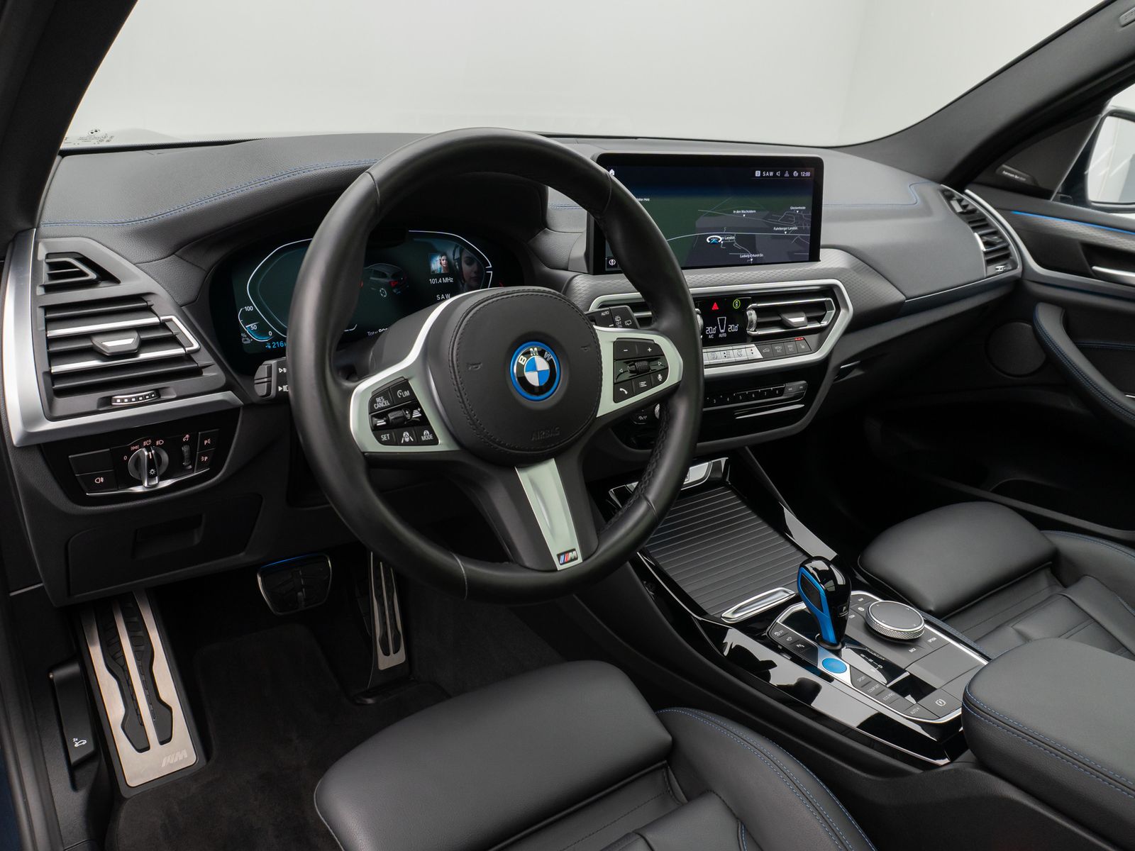 Fahrzeugabbildung BMW iX3 M Sport Impressive Panorama 360° HUD DAB H/K