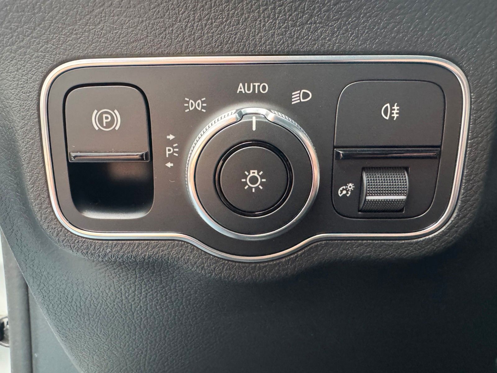 Fahrzeugabbildung Mercedes-Benz B 200 AMG+Ambiente+360+LED+IHC+TotW