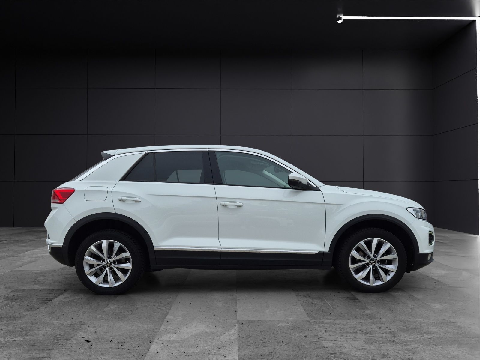Fahrzeugabbildung Volkswagen T-Roc TSI Style LED Navi AHK ACC RFK SH