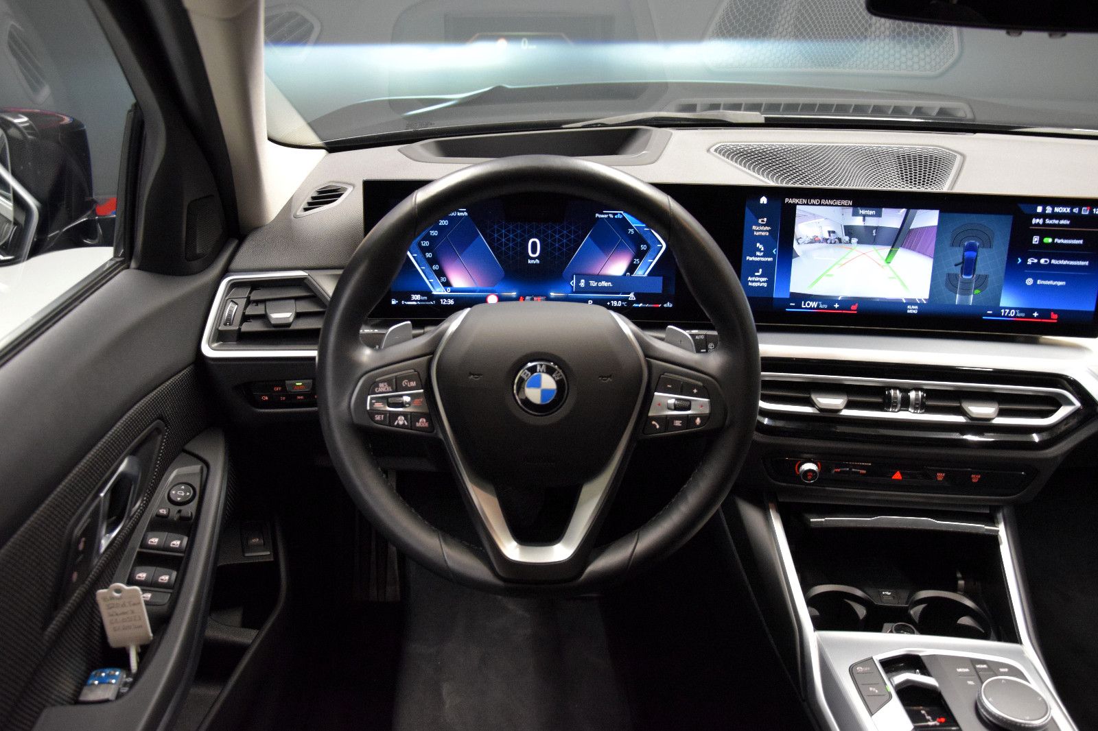 Fahrzeugabbildung BMW 320d xDrive Touring Autom HuD LED ACC AHK Kamera