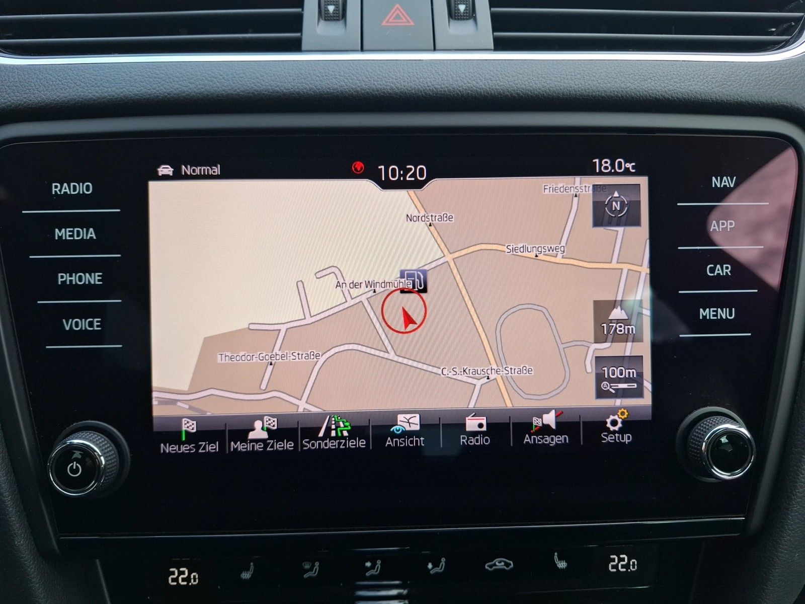 Fahrzeugabbildung SKODA Octavia Combi TSI L&K DSG LED Navi ACC PDC SHZ 1
