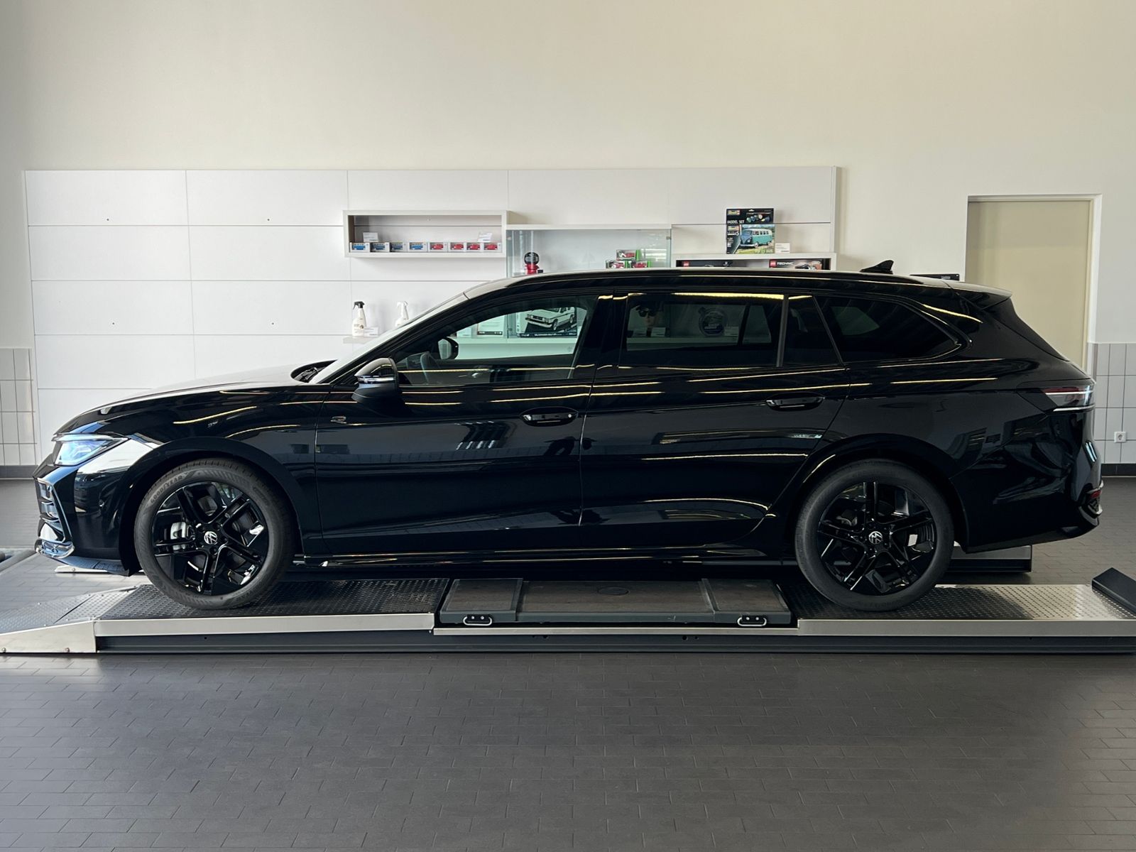 Fahrzeugabbildung Volkswagen Passat Variant R-Line 2.0 TDI DSG 4MOTION *AHK,B