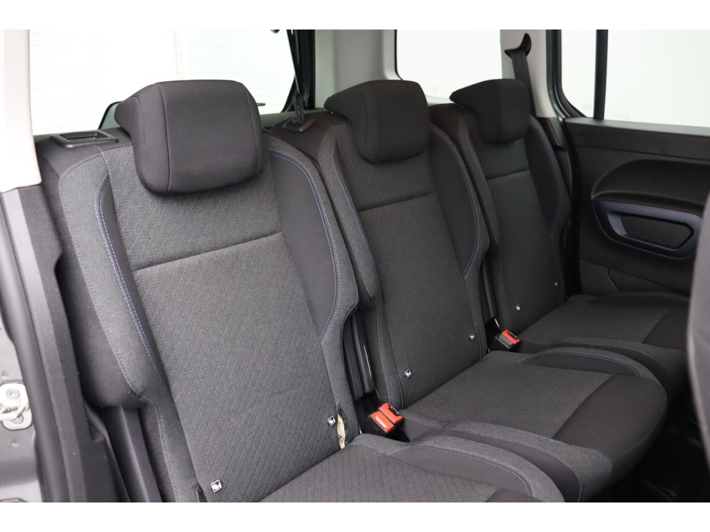 Fahrzeugabbildung Peugeot Rifter 1.2 Pure Tech Allure Pack L1 AUTOMATIK