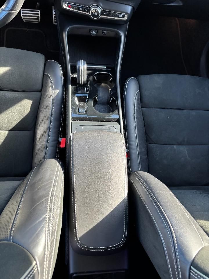 Fahrzeugabbildung Volvo XC40 R Design 2WD