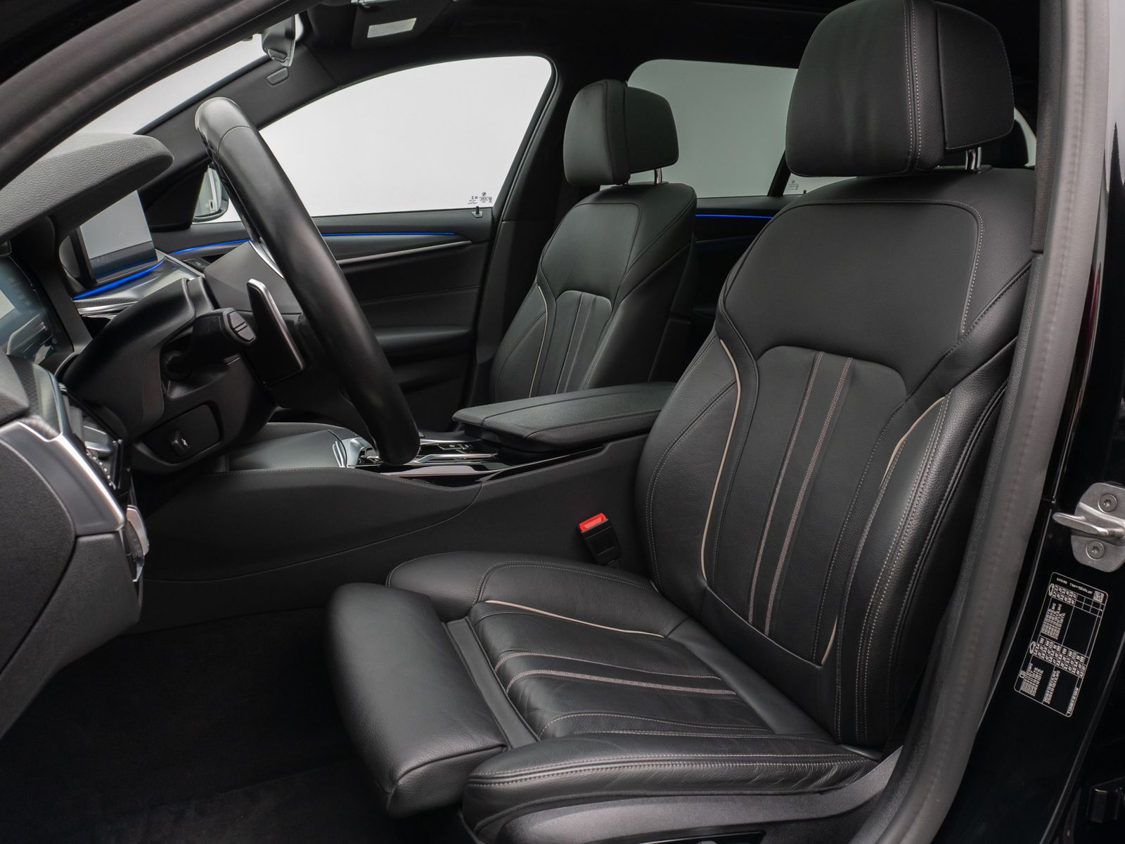 Fahrzeugabbildung BMW 530d  M Sport Panorama Kamera Laser HUD DAB HiFi