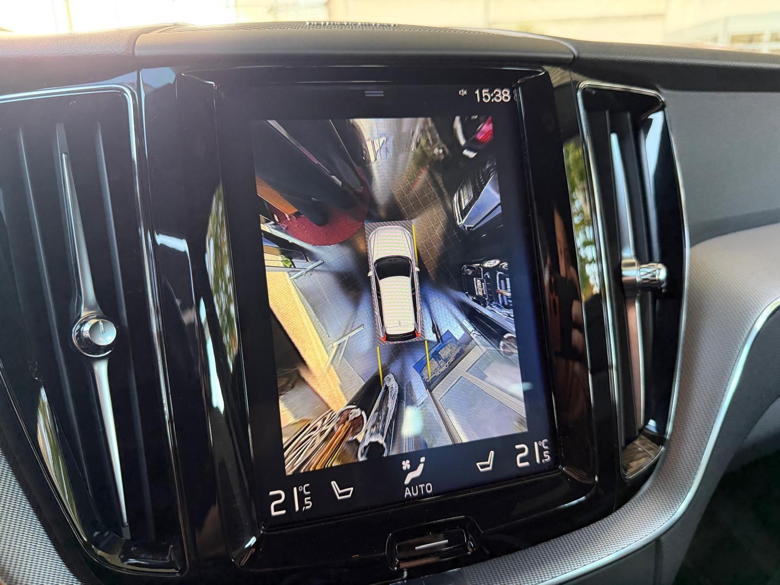 Fahrzeugabbildung Volvo XC60 R Design AHK 360° H/K LED ACC LEDER
