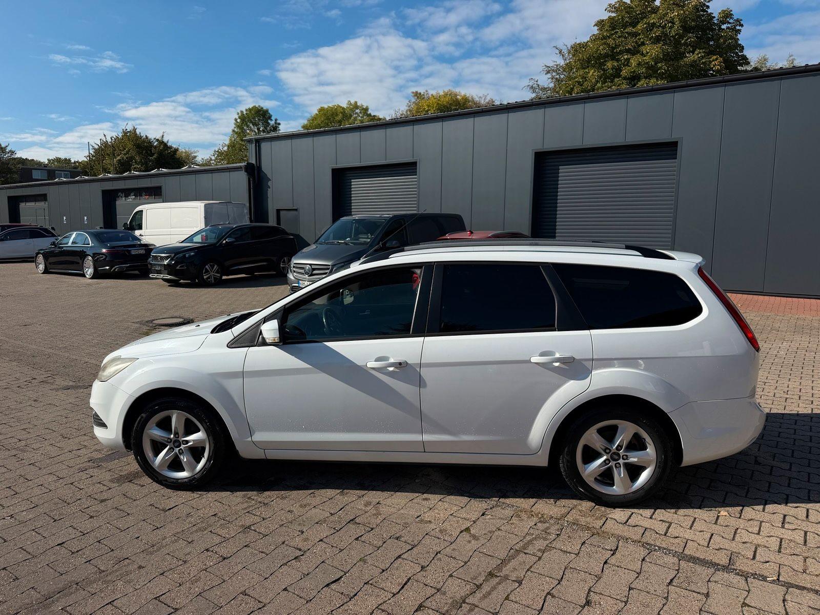 Ford Focus 2010 — photo 9
