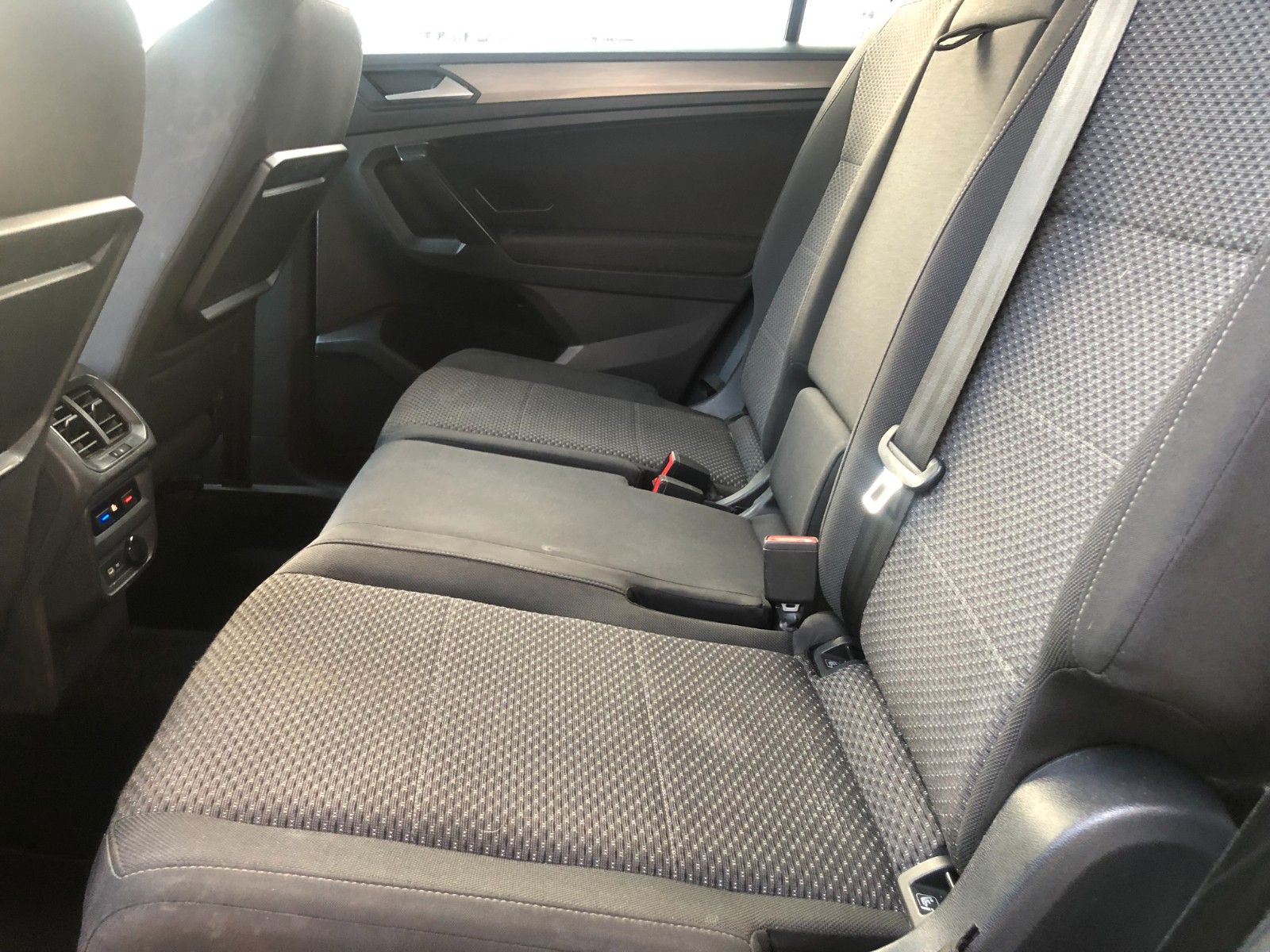 Fahrzeugabbildung Volkswagen Tiguan Allspace Comfortline 7 Sitzer/Automatik