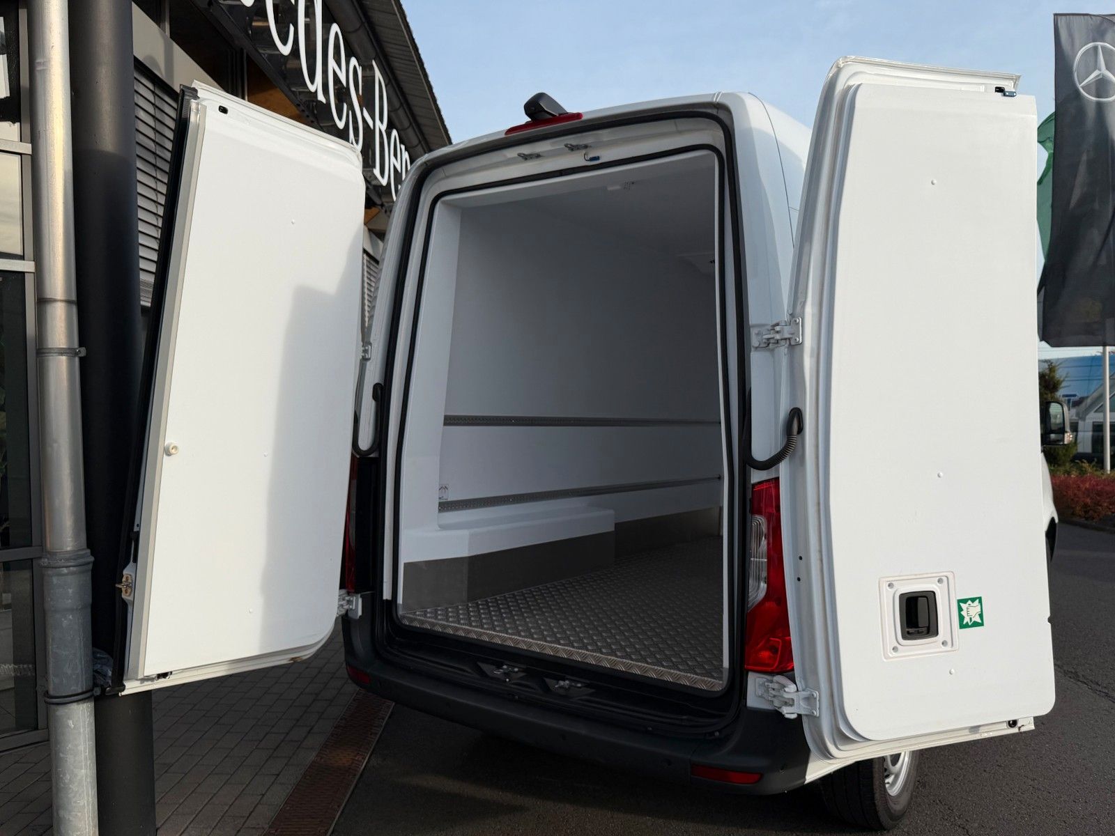 Fahrzeugabbildung Mercedes-Benz Sprinter 317 CDI Frischdienst Fahr-/Standkühlung