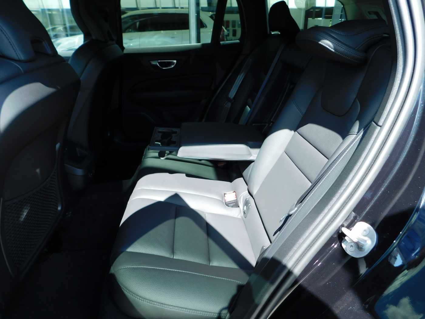 Fahrzeugabbildung Volvo V60 B4 B DKG Plus Dark