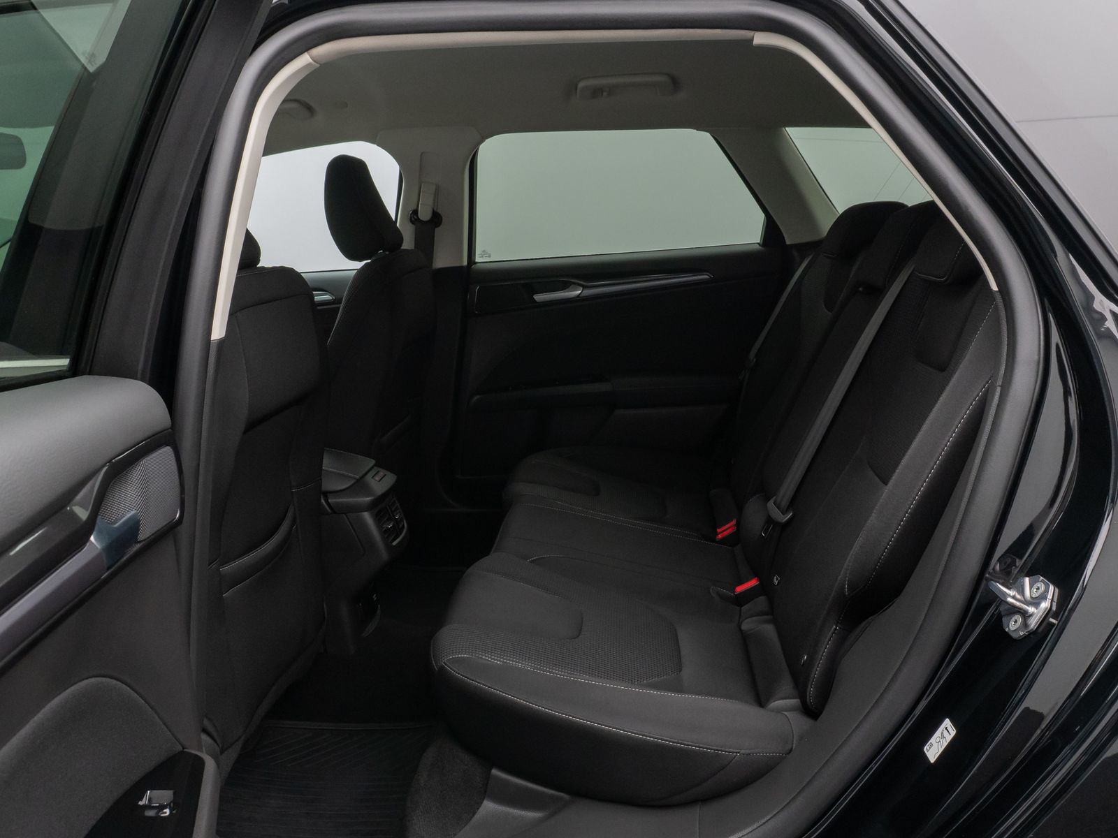 Fahrzeugabbildung Ford Mondeo Turnier Titanium Kamera AHK Winter 8fach