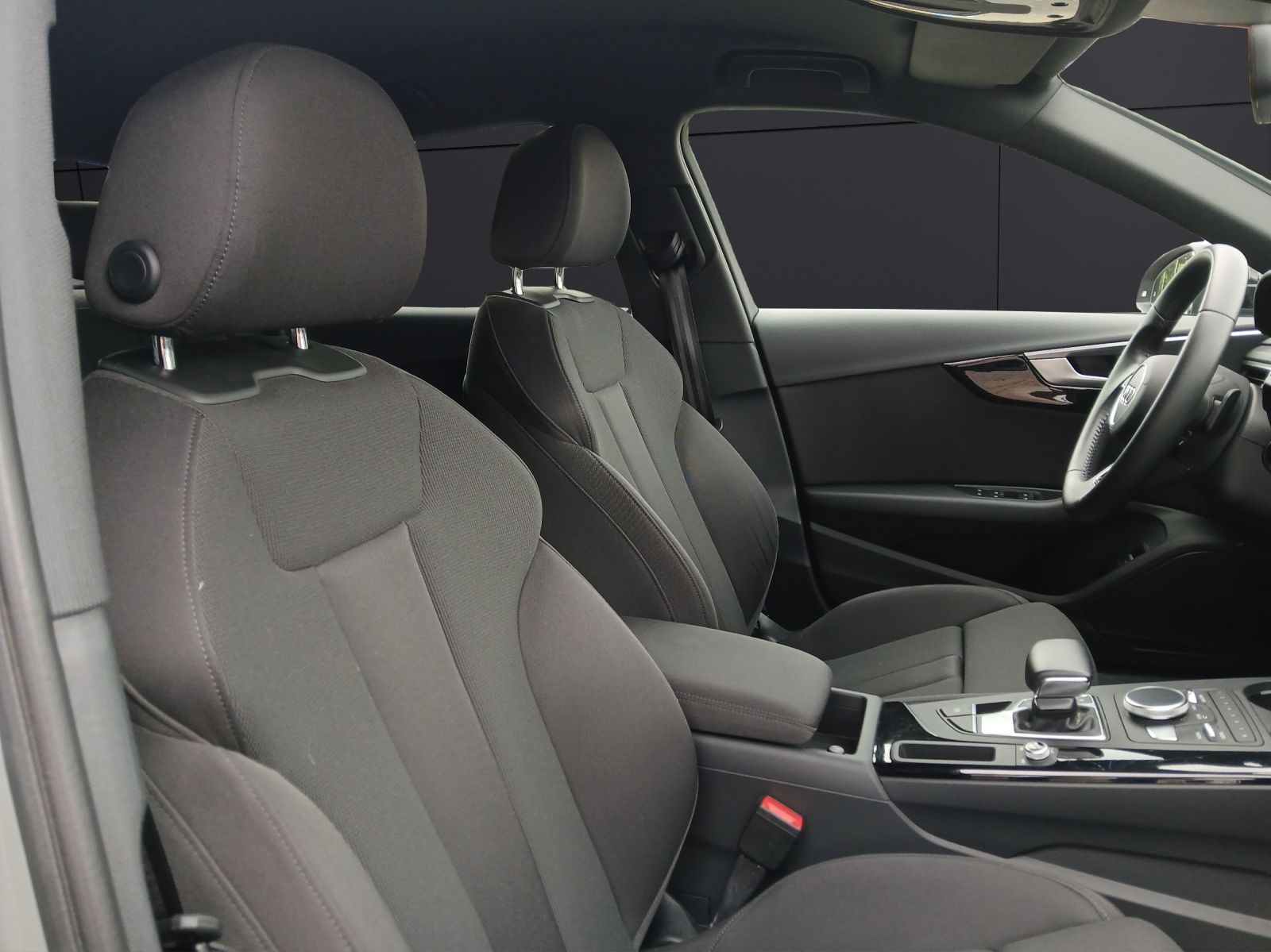 Fahrzeugabbildung Audi A4 TFSI sport S-Line-Black LED AHK Navi AVC ACC