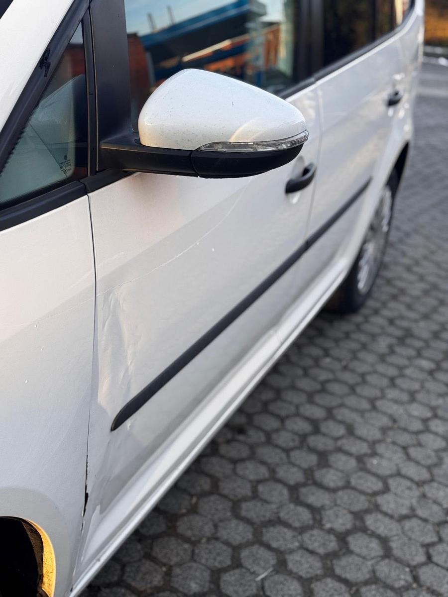 Volkswagen Touran 2011 — photo 8